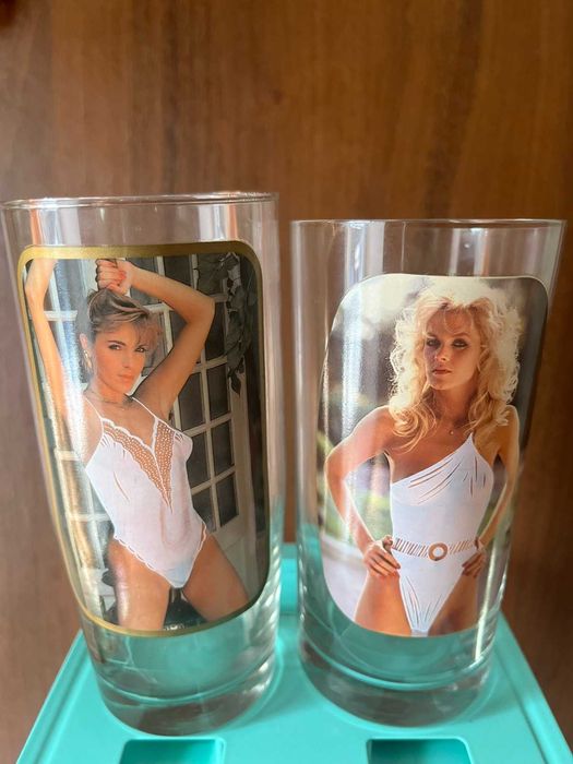 Вінтажні фужери з дівчатами