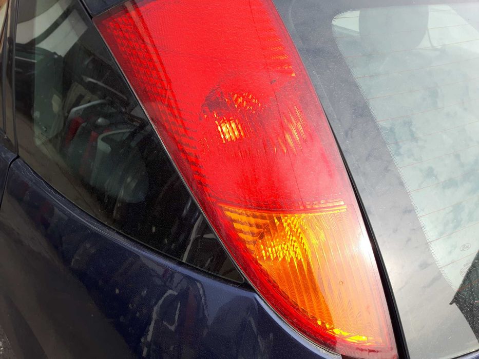 Ford Fokus 1,6 B 04 r Lampy przednie , tył ,szyby ,lusterka i inne