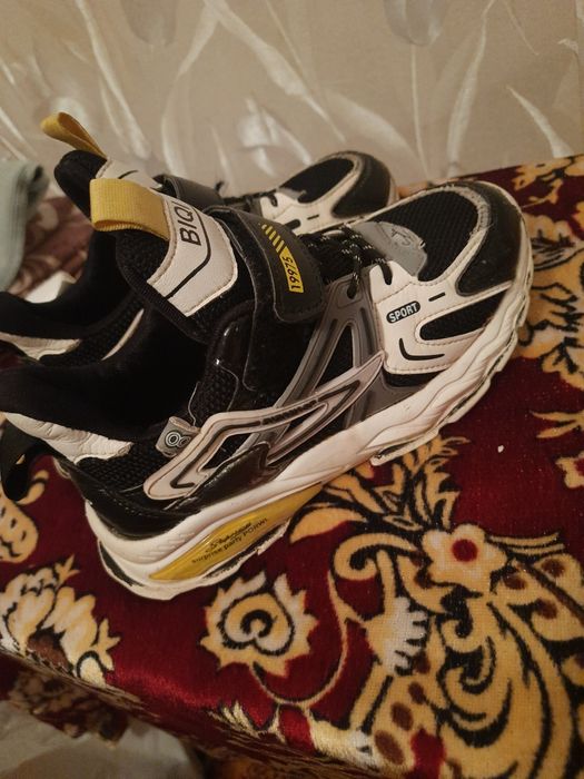 Продам кросівки на хлопчика