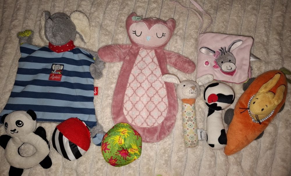 Большой пакет/коробок развивающих игрушек ,погремушек,fisher price