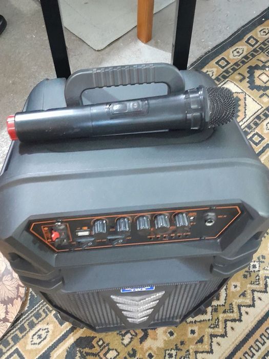 Продам блютуз колонку з мікрофоном