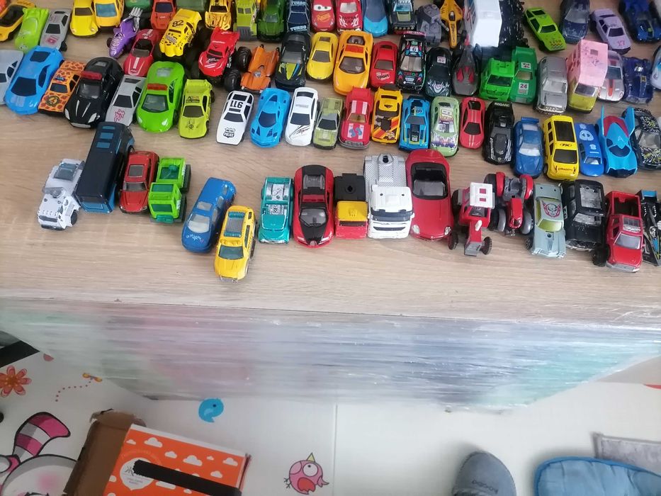 Машинки по 10 грн шт