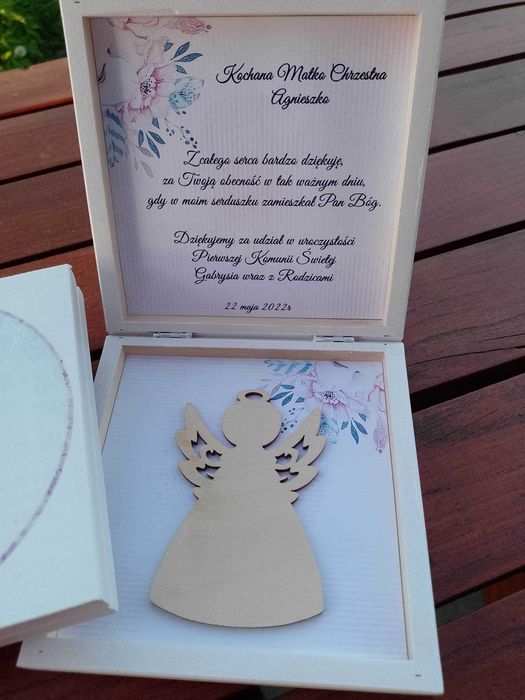 Podziękowania komunijne w pudełku drewnianym