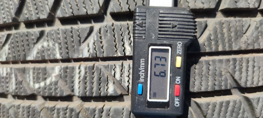 opony zima 225x40x18 BRIDGESTONE 2szt  400zl 2015r