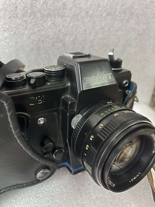 Фотоапарат Зенит (обʼєктив Зенитар-М)