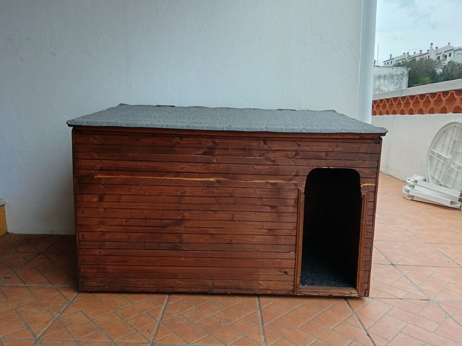 Casota para cão de madeira