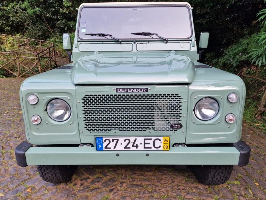 Land rover defender