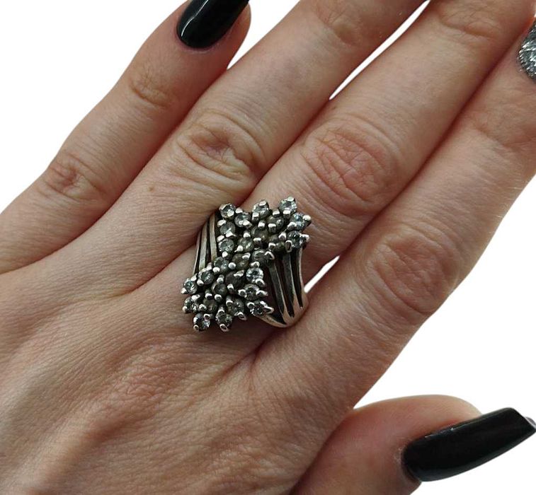 Śliczny srebrny pierścionek 925 – 8,17 g