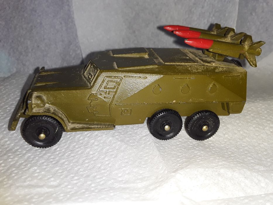 Модель Бронетранспортера з ракетами