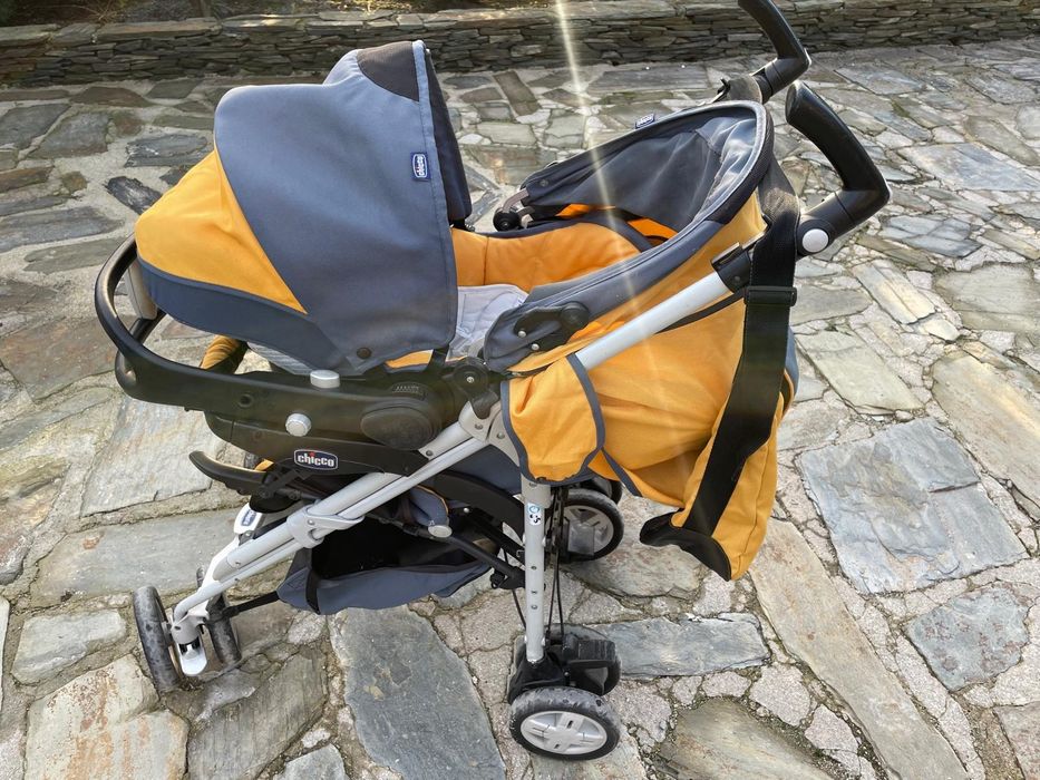 Carrinho, com ovo e saco incluído marca chico em muito bom estado