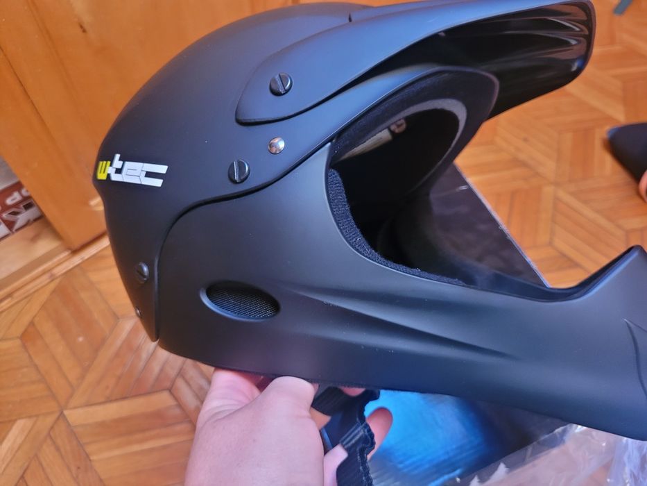 Kask na hulajnogę, rower że szczęką