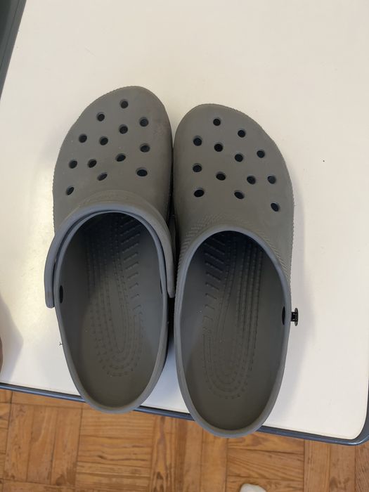 Crocs, em pouco bom estado, ainda faço desconto