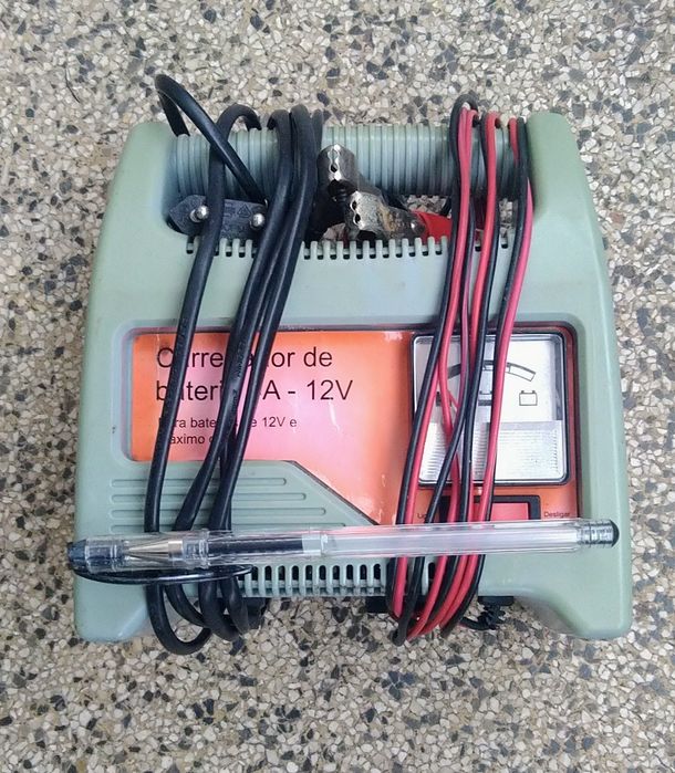 Carregador de bateria, carro ou mota