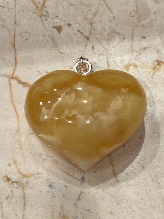 Bursztyn bałtycki wisior , serce