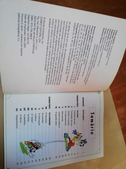 Livro Joga Futebol com Pelé da Disney em Português