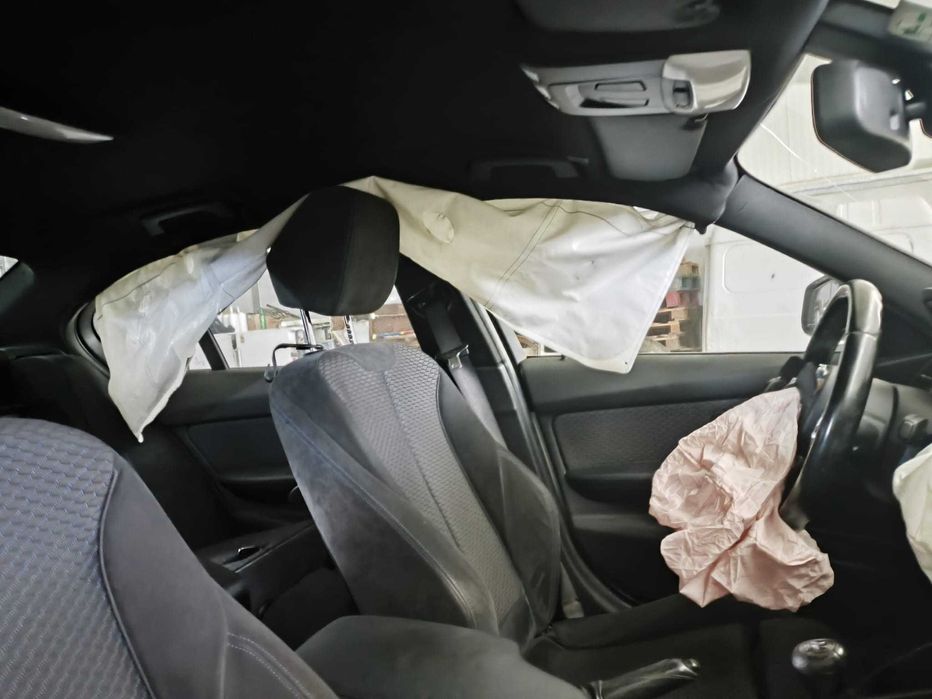 BMW 318D PACK M Acidentado