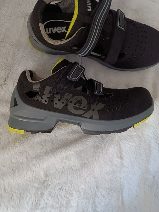 Крутезні новенькі чоловічі захисні робочі сандалі  кросівки Uvex,р.41