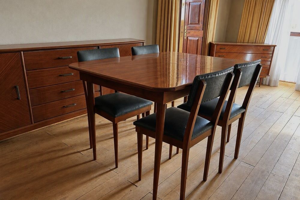 Conjunto Mesa Jantar, Louceiro e Cómoda
