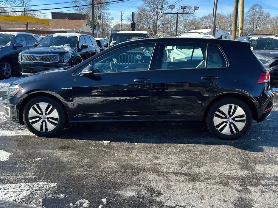 Volkswagen e-Golf      2018
