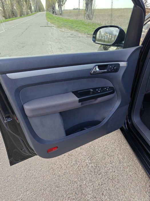 Volkswagen touran  1.6 mpi