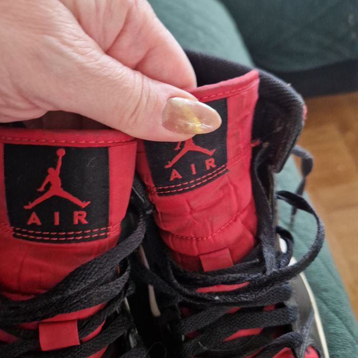 Nike jordan mid 1