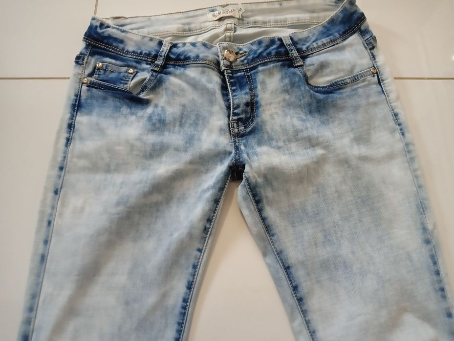 Spodnie jeansowe damskie, rozmiar 42, Cena  20 zl