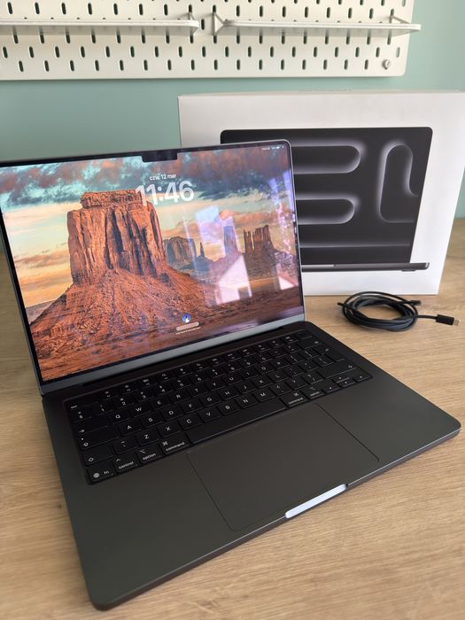 MacBook Pro, M5 2025