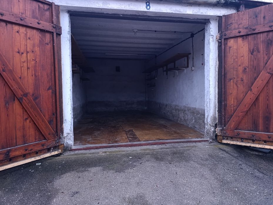 Wynajmę Garaż ul.Zachodnia z Prądem (Dużo miejsca przed Garażem)