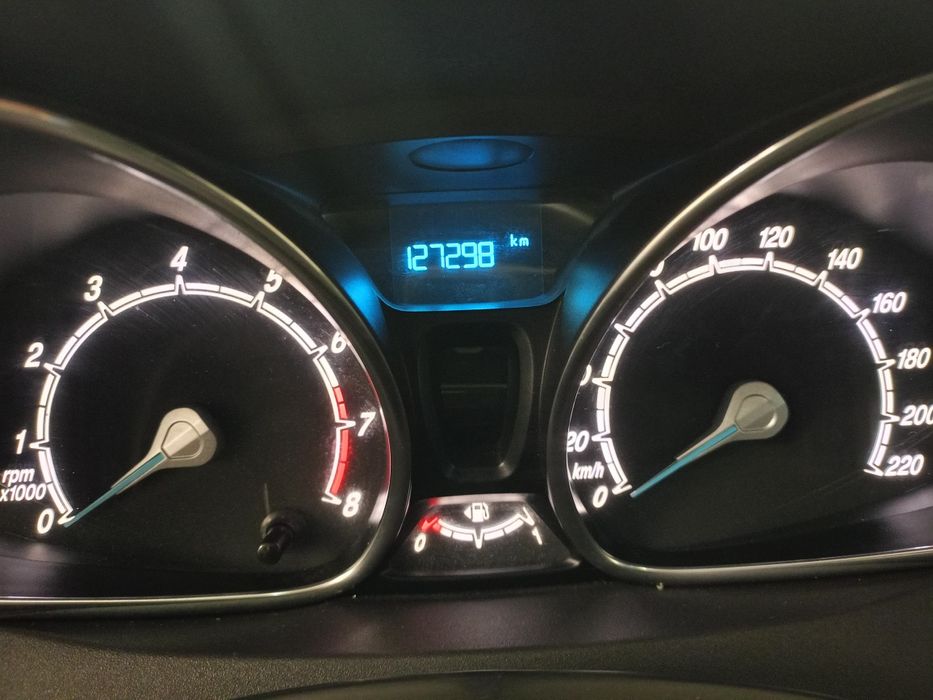 Ford fiesta benzyna 16 r bardzo ładna !!!