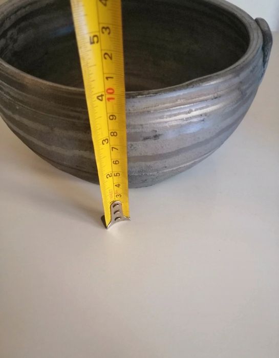 Taça de barro preto