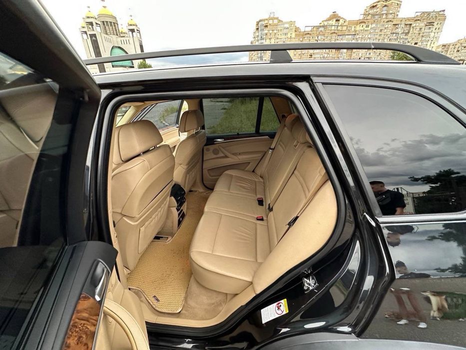 Автомобіль BMW X5