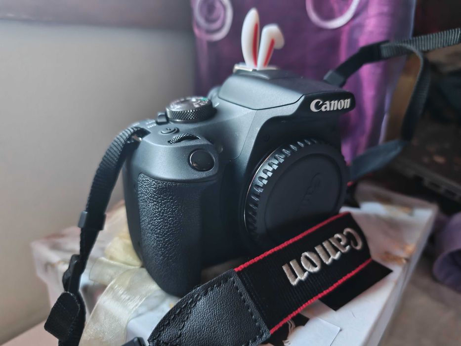 Câmara fotográfica Canon EOS 2000D