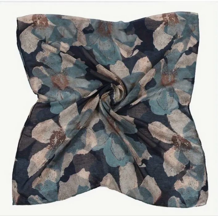 Piękny duży  szalik na wiosnę nowy