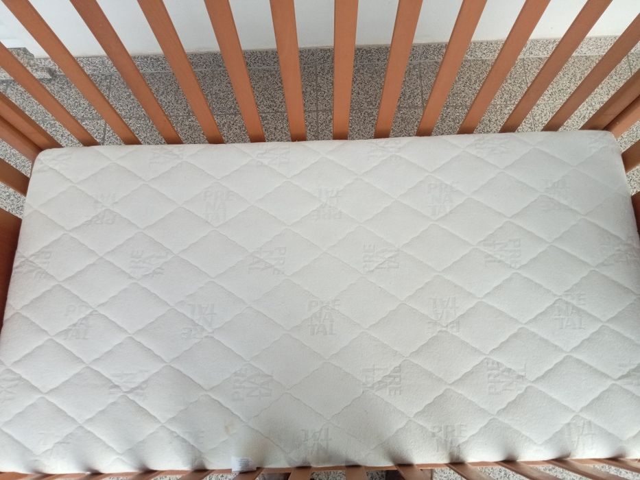 Cama de bebé de grades