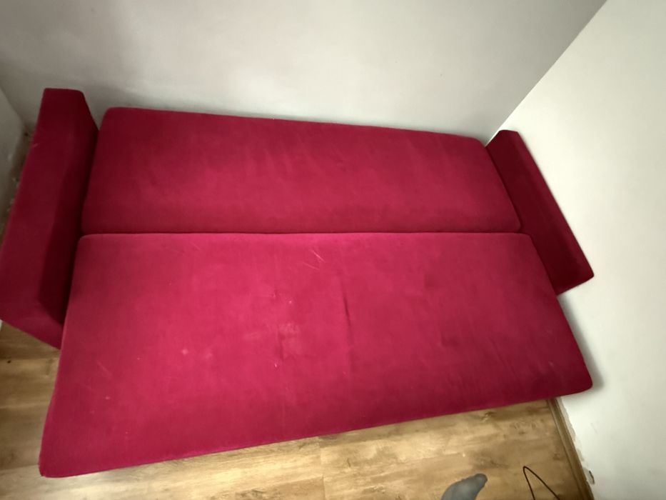 Sofa rozkladana w dobrym stanie