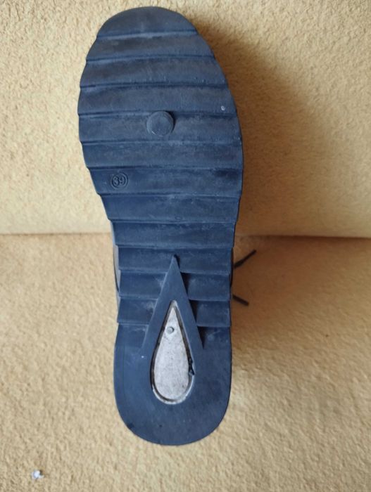 Кросівки жіночі 39р.