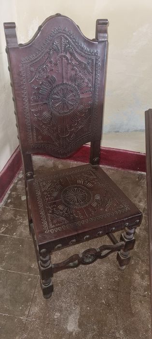 Mesa de jantar + 6 cadeiras em mogno  sec. XVII