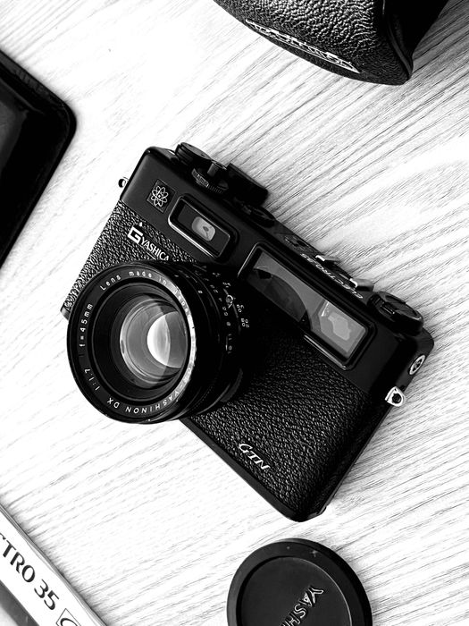Yashica Electro 35 GTN /// Set completo com lentes Tele e Wide + External Viewfinder + Macro Adapter + Flash + Manual + Bolsas em Pele /// Como novo