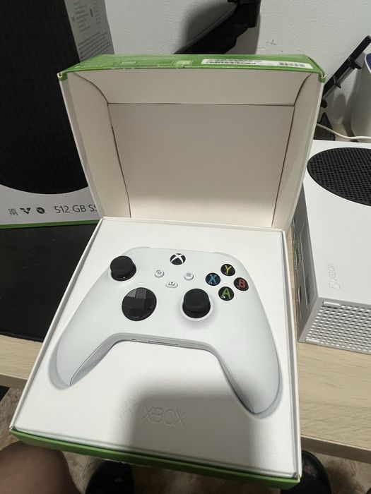 Xbox serie S + 2 comandos + monitor