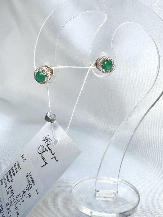 Золоті сережки пусети з діамантами та смарагдами