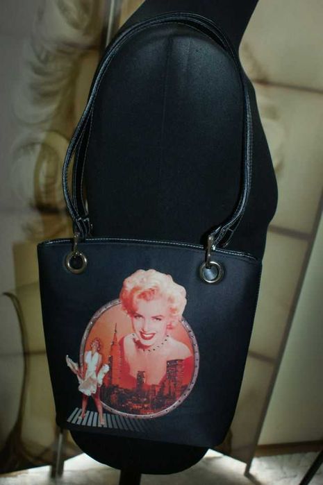 Torebka z Marilyn Monroe na ramię na pasku czarna damska torba
