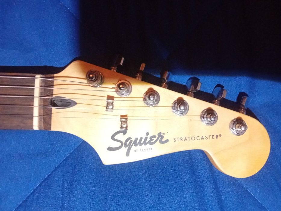 Pack Guitarra eletrica fender com Amplificador Frontman.