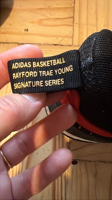 Tênis Adidas de basquete em ótimo estado