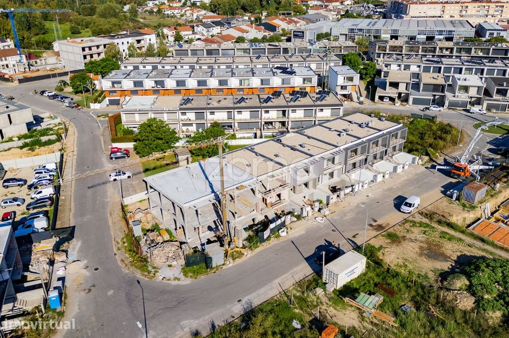 Moradia Gaveto T3 | Construção | Frossos-Braga | Amplo Espaço Exter...