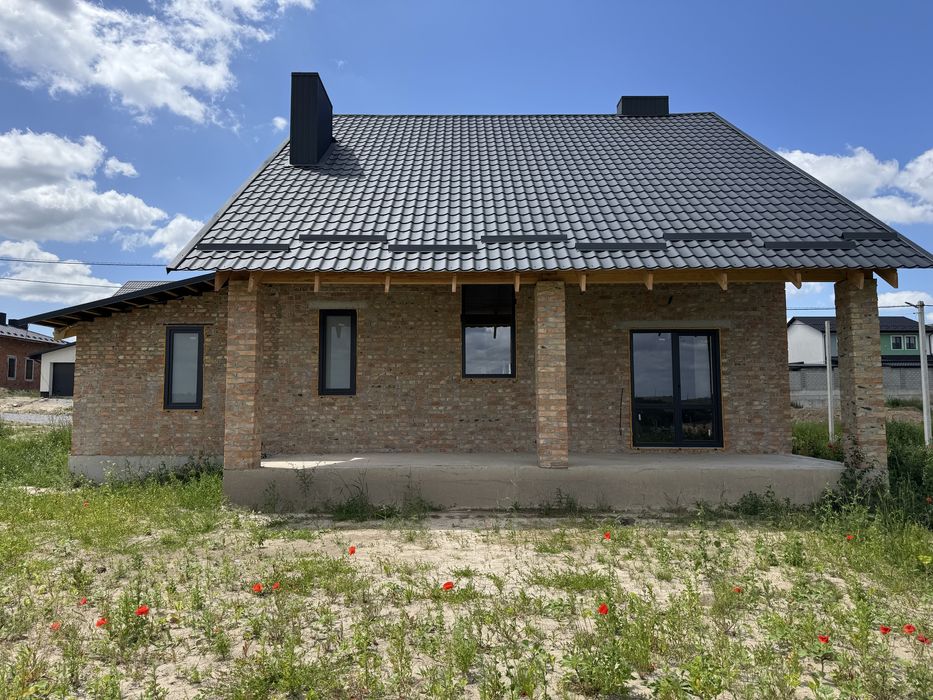 Продам будинок з гаражем на ділянці 5 сот