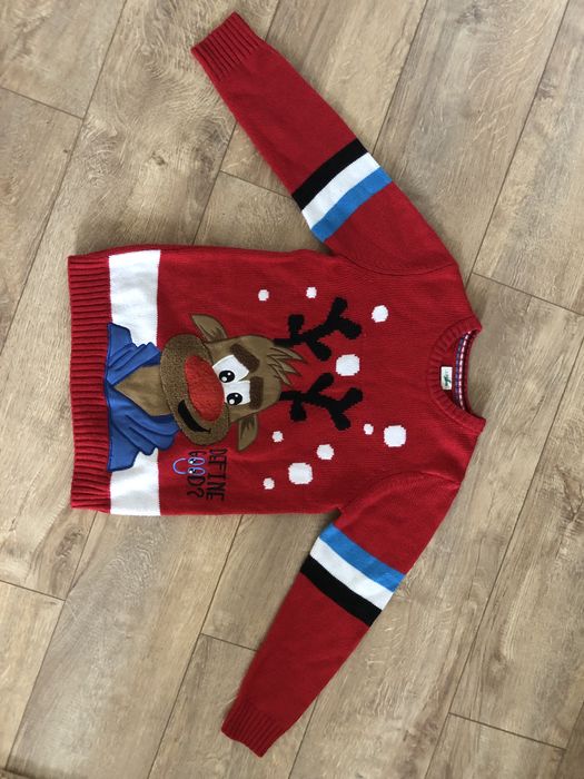 Продам новогодний свитер на возраст 8/9 лет