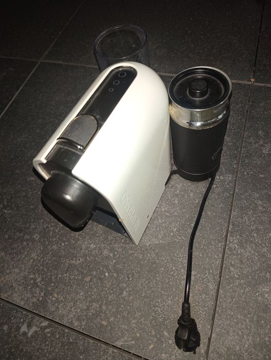 kompaktowy ciśnieniowy ekspres kapsułkowy kawy Nespresso Krups XN260110 U&Milk