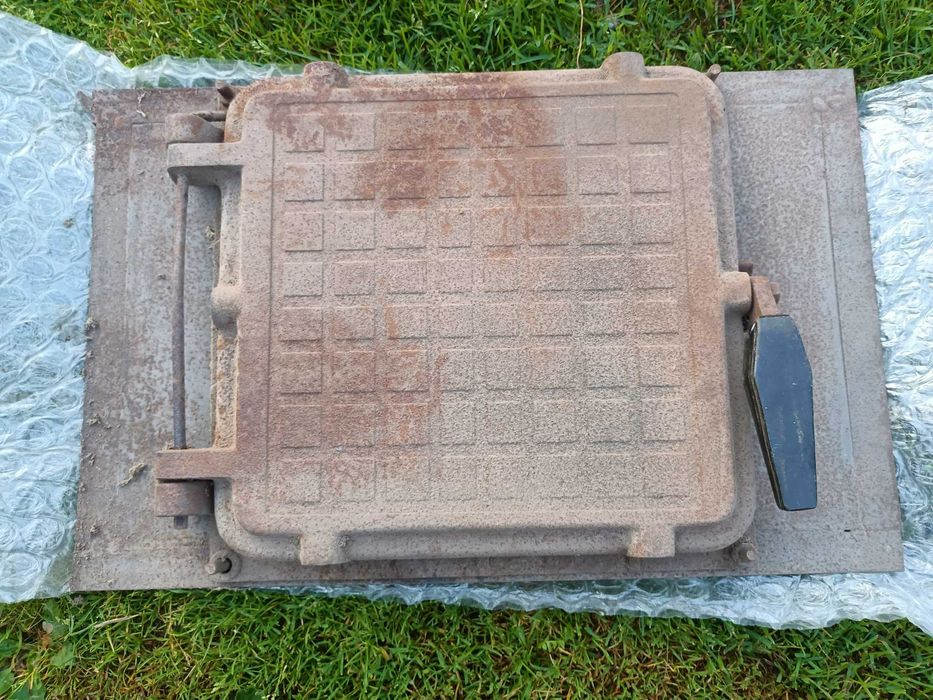 Drzwiczki żeliwne duże