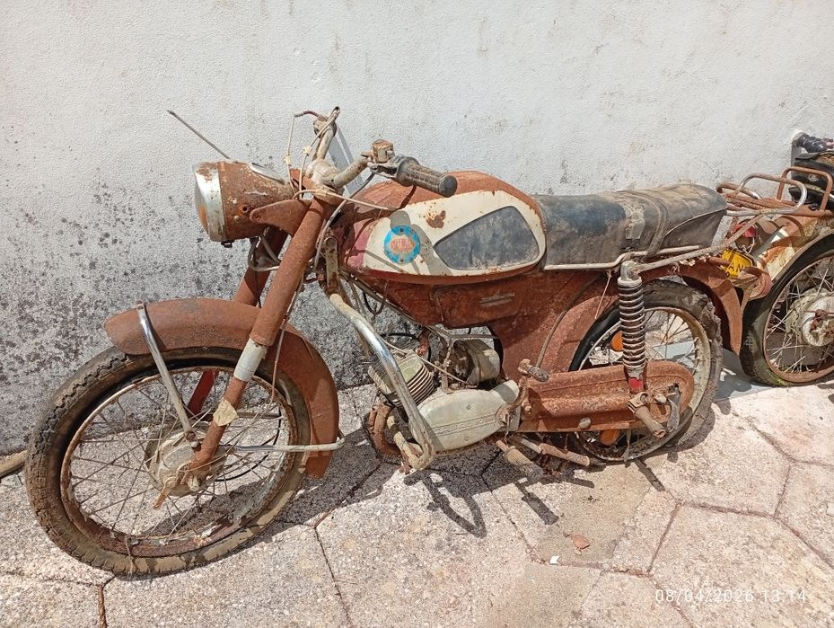 Vendo estas motas antigas