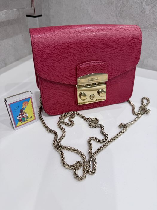 Сумка шкіряна Furla оригінал червоного кольору.